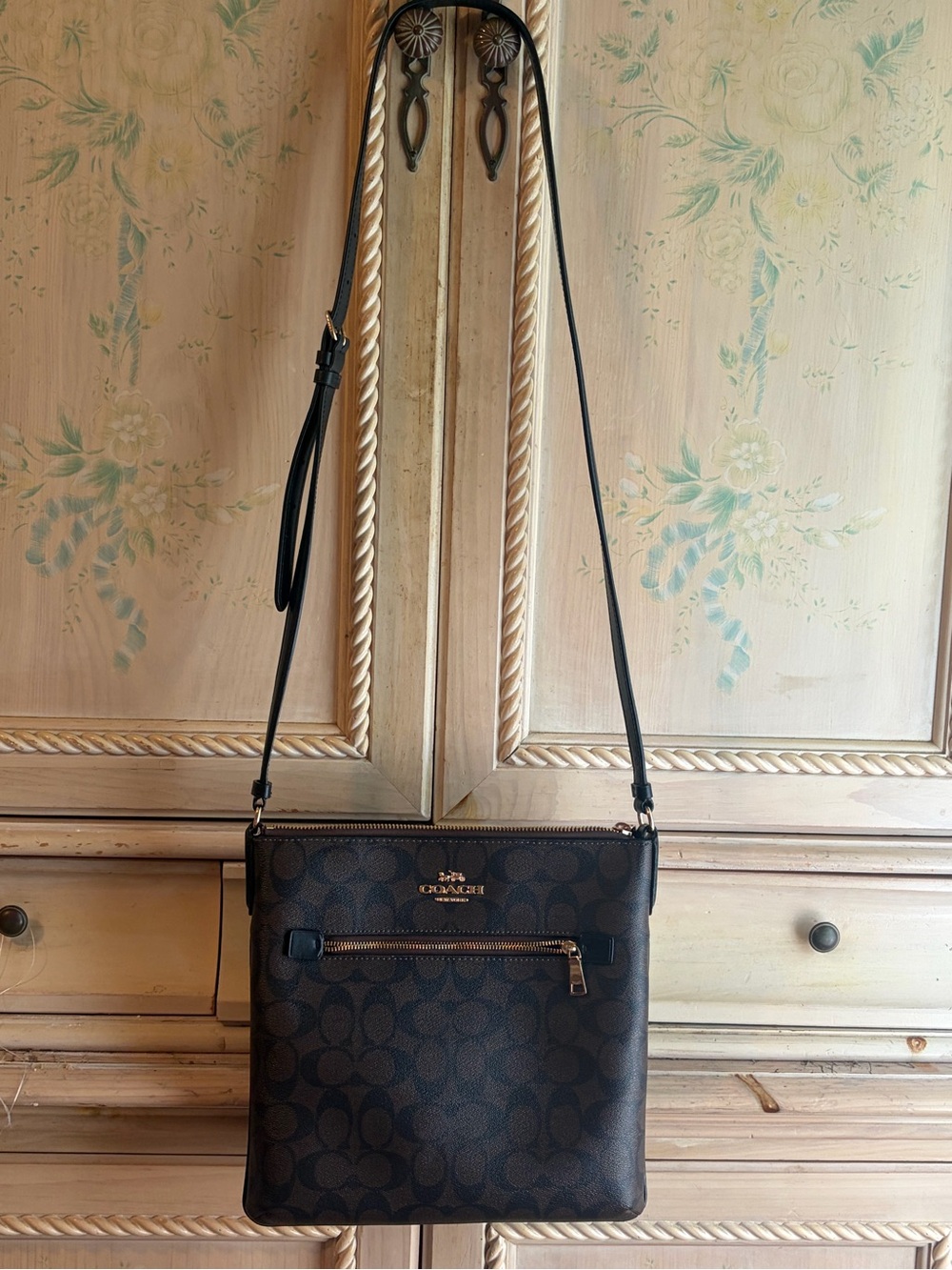 Coach Rowan Brown Signature File/Crossbody Bag In Signature Print w-Black Strap🎁